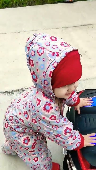 Малыш на первом своём авто .!) - YouTube