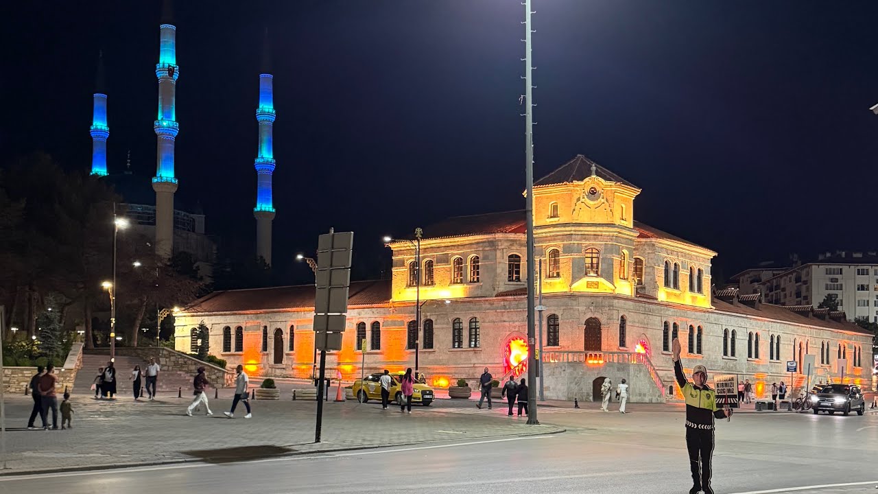 SİVAS PAŞA CAMİİ #hicazmakamı YATSI EZANI MUHAMMEDİ