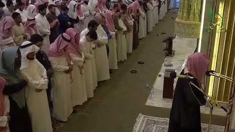 الشاب يكاد يسقط من شدة البكاء خلف الشيخ ناصر القطامي   فعلا تلاوة تهز القلوب و تنسيك هموم الدنيا
