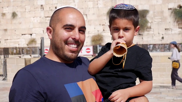 Troubení na šofar, granátová jablka a med: Izrael slaví Roš hašana