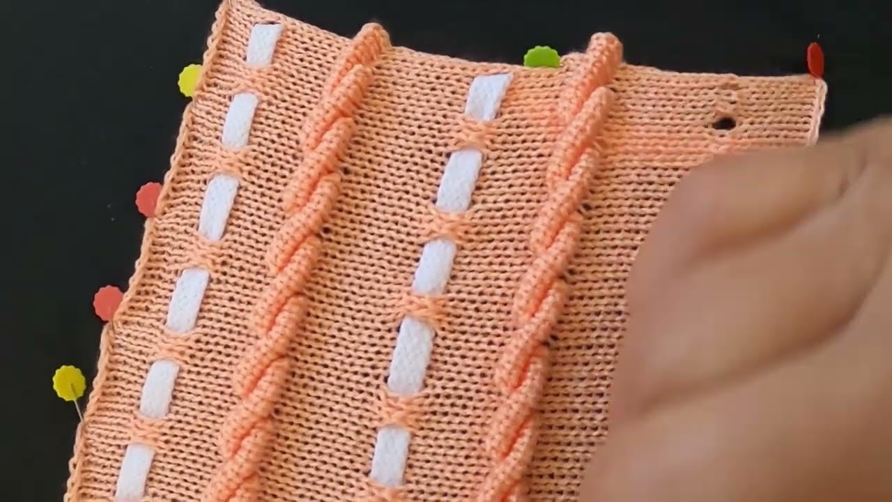 Relevo com transportador - motivo cordas em tricô à máquina