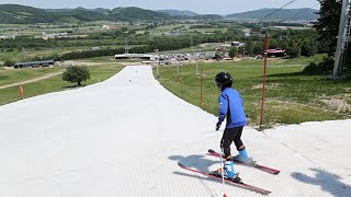 真夏でもスキー滑走　道内最大級　遠軽・ロックバレーに樹脂ゲレンデ
