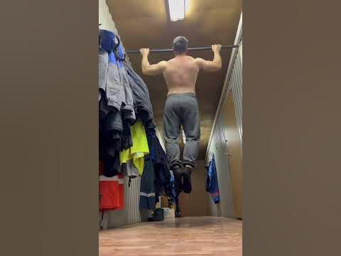 Широкие подтягивания на турнике. - YouTube