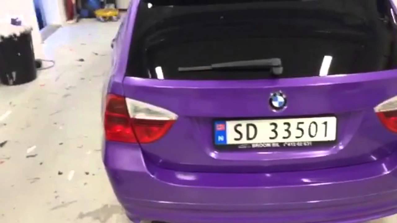 purple helfoliering av bil