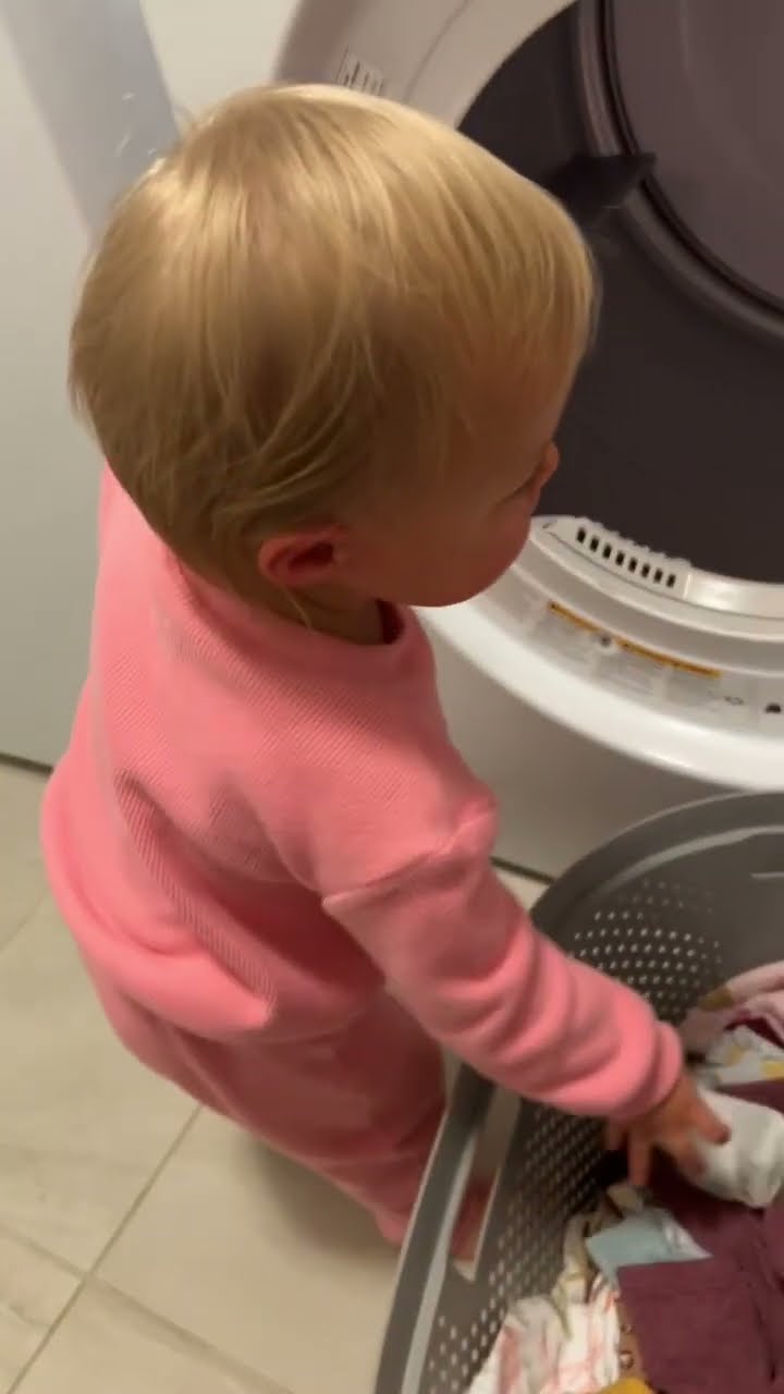 Little Laundry Helper || ViralHog