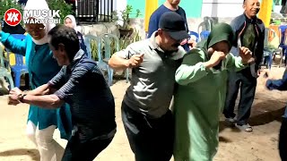 GOYANGAN IBU INI DI LUAR DUGAAN - Auto heboh saat pinggulnya di goyang - MUSIK WAKATOBI TOP viral
