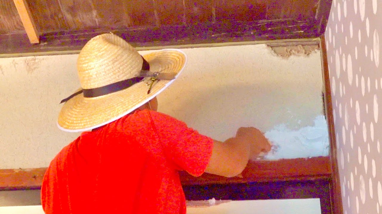 Restoration of an old Japanese house. Cleaning up battered walls