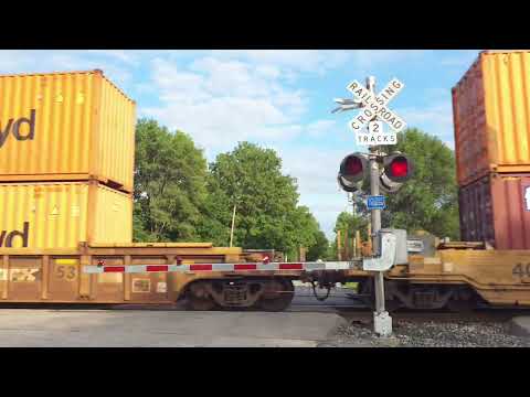 NS 1180 Leads Intermodal West | Fremont St. Railroad Crossing, Peru, IN