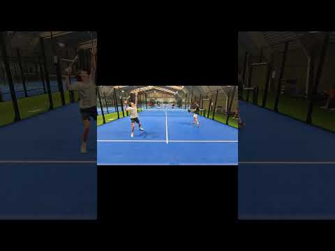 😆 Lars has 3 👁️ #padel #padelskills #padeltraining #padelhighlights