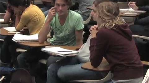 The anatomy of a clicker question (Clickers in the science classroom)