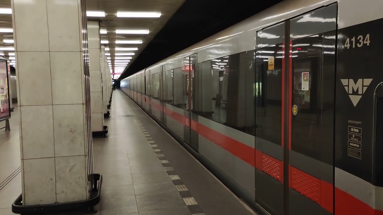 Služební Jízda M1 Průjezd ve Stanici Kačerov