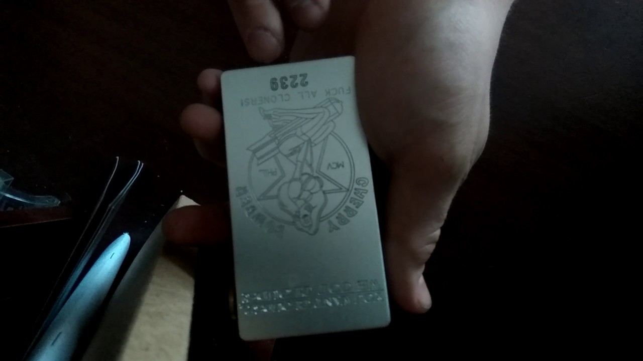 Клоузап на Cherry Bomber