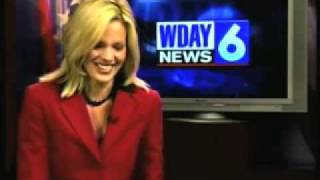 Case Of The Giggles News Anchors Cant Stop Laughing