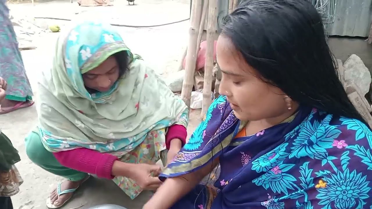 নোনতা শাক‌ ও ডাটা দিয়ে বাটা মাছের ঝোল ।