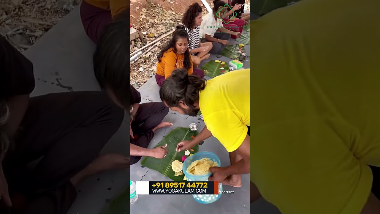 Experience the essence of Kerala with a Special Sadya at Yogakulam Academy! 🍛💚