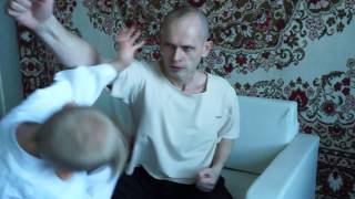 Папа избивает сына 5 лет. Слабонервным не смотреть! Жестокое каратэ дома. Бьет реально! Папа избивает сына 5 лет. Слабонервным не смотреть! Жестокое каратэ дома. Бьет реально!