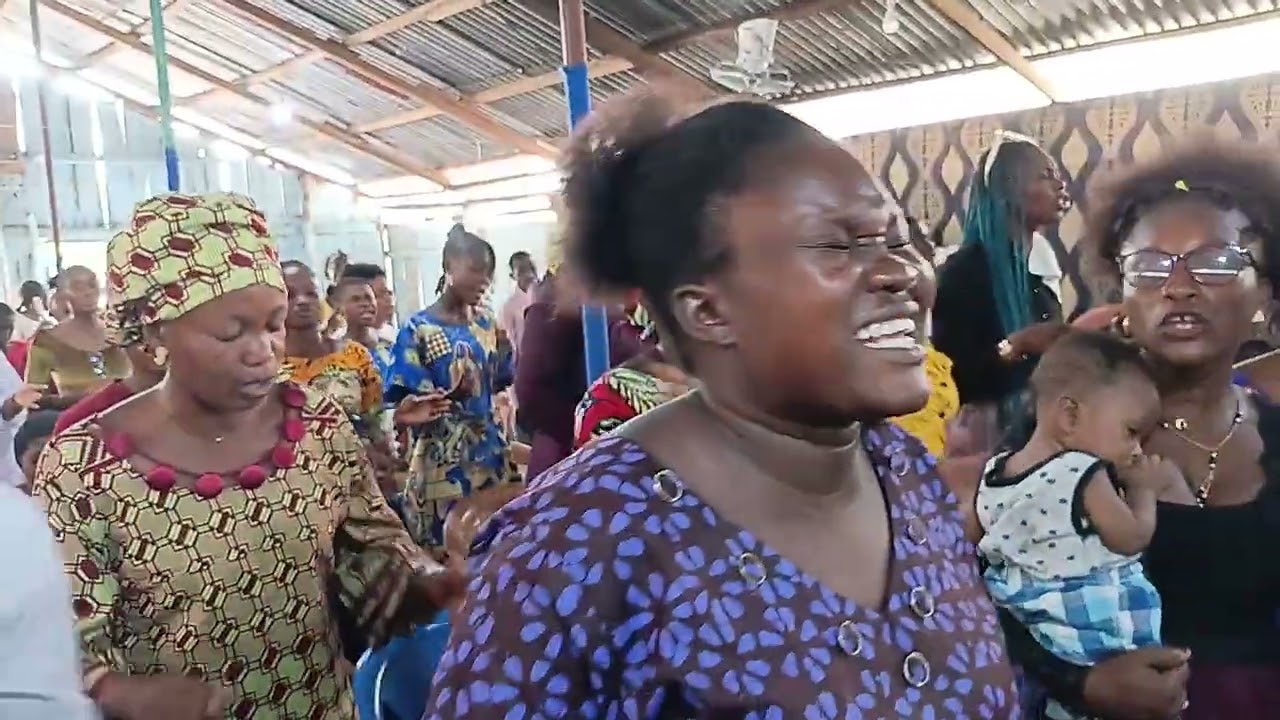 Eglise vieCombléed’oyo poro cultededimanche22fevrier2026 Adoration et lapriére apres la predication