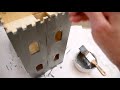 Décorer un petit château de bois/ Decorating a small wooden castle