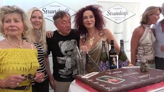 Promi Auflauf bei Christina Lugners Geburtstag im Strandcafé Alt Donau