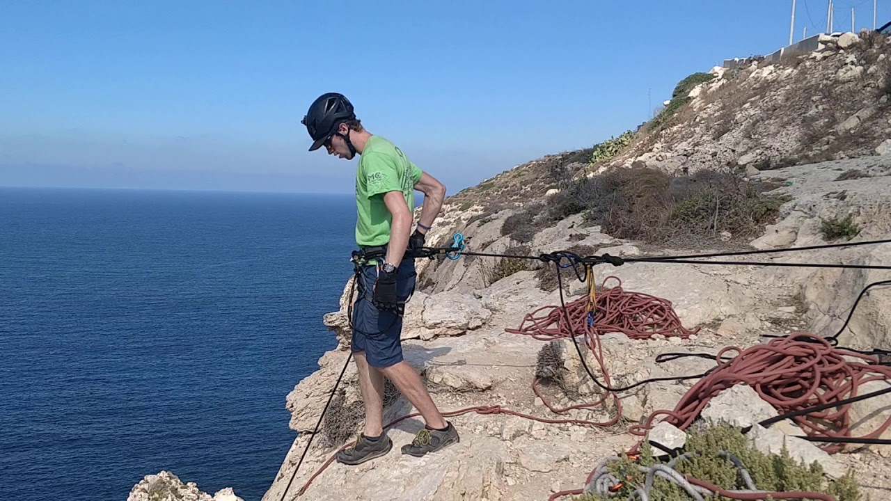 Aussie rappelling - YouTube