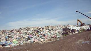 Visit to the Kemuyang rubbish mountain DSCN6283