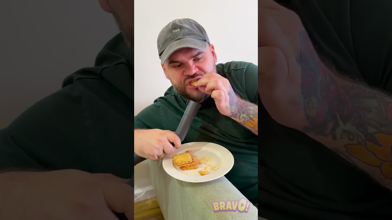 This vacuum hack saves you from cookie crumbs 🍪👌