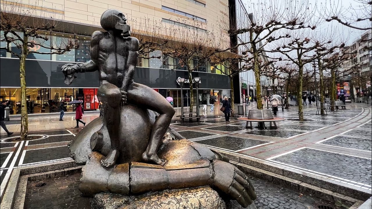 Rainy Walk in Frankfurt City Center