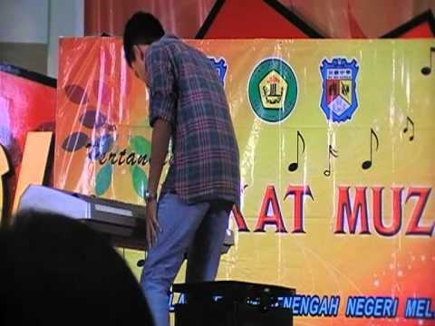 SMJK Katholik Melaka Bakat Muzik 2012-3 - YouTube
