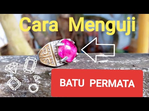 menampilkaan tahapan cutting batu kinyang air asal Sambas secara manual tanpa jangka faset.. 