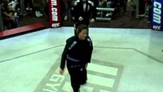 UFC Gym - Crispim - Women's Self Defense.AVI