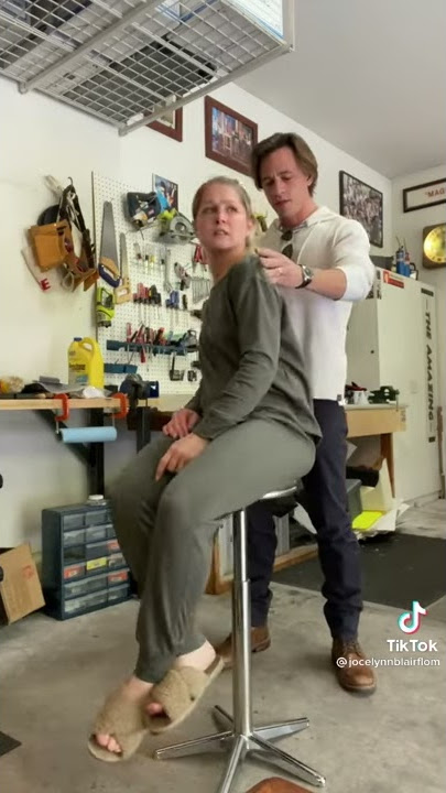 مقلب الكرسي في زوجته ههههه 😂💔 مقاطع فيديو انستقراميات سنابيه تيك توك مضحكة