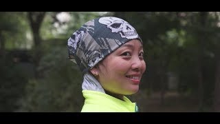 Hot girl shows you magic ways for wearing magic scarf in the wild 美女演示魔术头巾常见用法