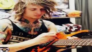 Ben Bruce (Asking Alexandria) Cause looking for heaven found the devil in me