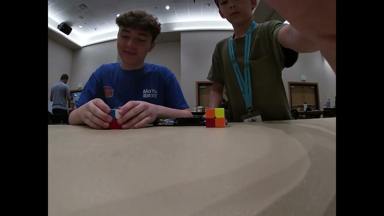 One-handed vs two-handed 2x2 race (featuring Luke Garrett)