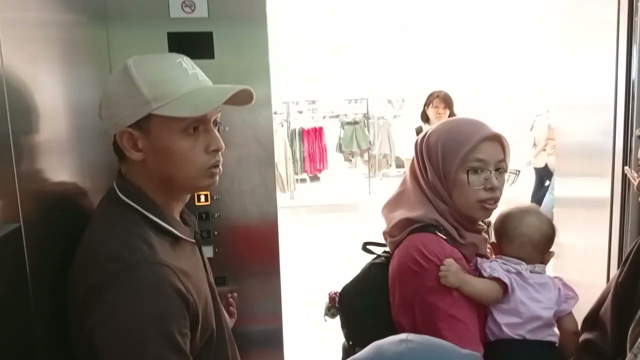 AEON Tebrau City Scenic Elevator (CAMERA RECORD BUG)