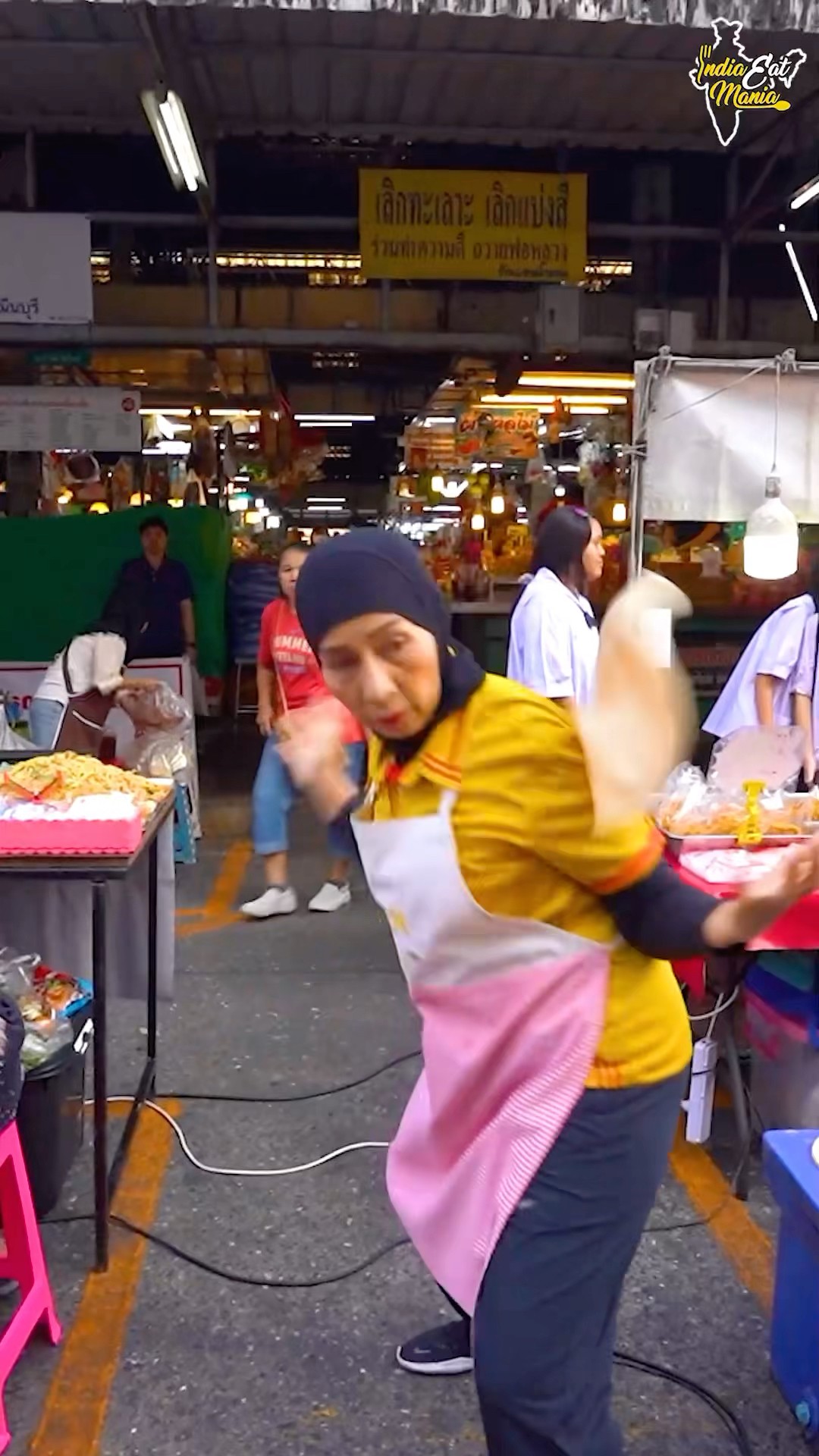 Kung Fu Lady Selling Hawa Hawai Seafood Pizza In Bangkok #bangkok #shorts