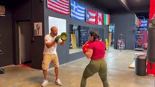FITNESS VLOG: training at a boxing gym as a beginner | pad work &amp; HIIT Cardio 🥊