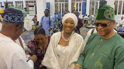IFE CHIEFS RAINED MONEY ON OLORI ADERONKE AT OONI OF IFE ELDER BROTHER 60TH BIRTHDAY CELEBRATION