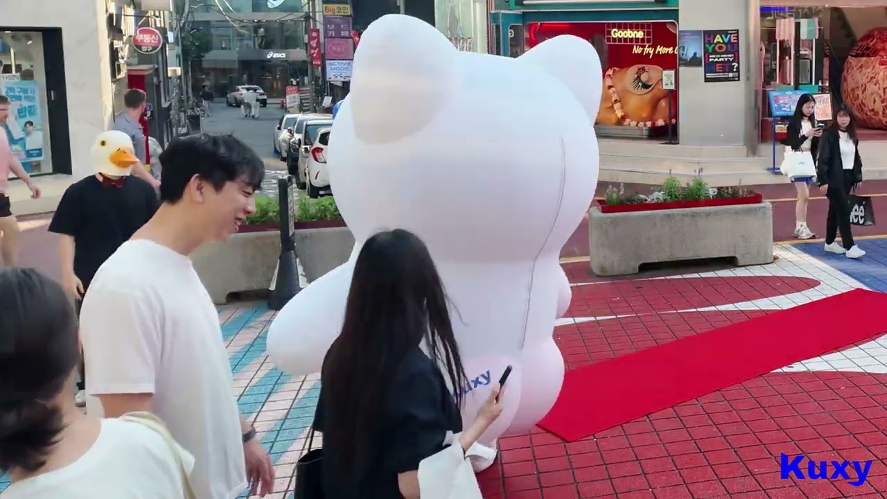 Hongdae Mascot Kuxy pranks 