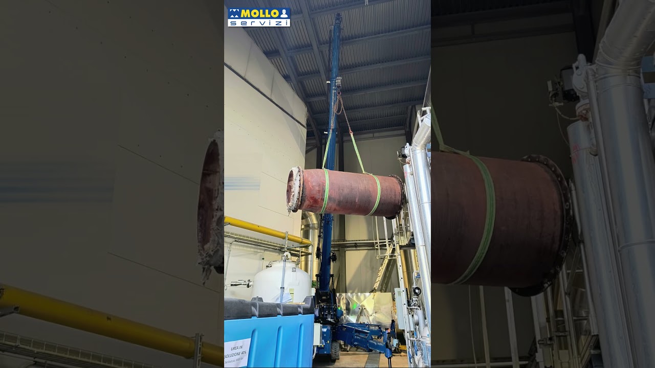 Mini Gru cingolata a lavoro in spazi ristretti!