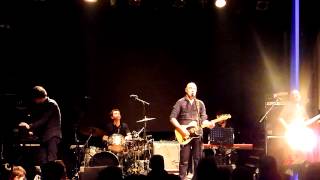 Video thumbnail of "Dominique A - "Les hauts quartiers de peine"  Sala Arena Madrid"