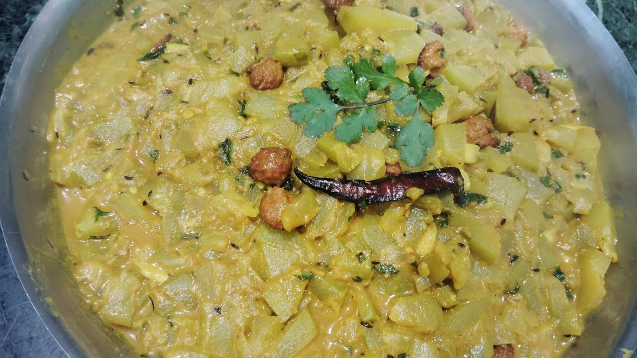 অন্যরকম ভাবে  লাউ বড়ির একটি রেসিপি রান্না করলাম। খেতে দারুন হয়েছে 👌👌🤤🤤