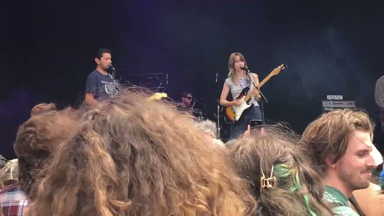 The Belair Lip Bombs - Don’t Let Them Tell You (It’s Fair) (Live at Laneway Melbourne 2026)