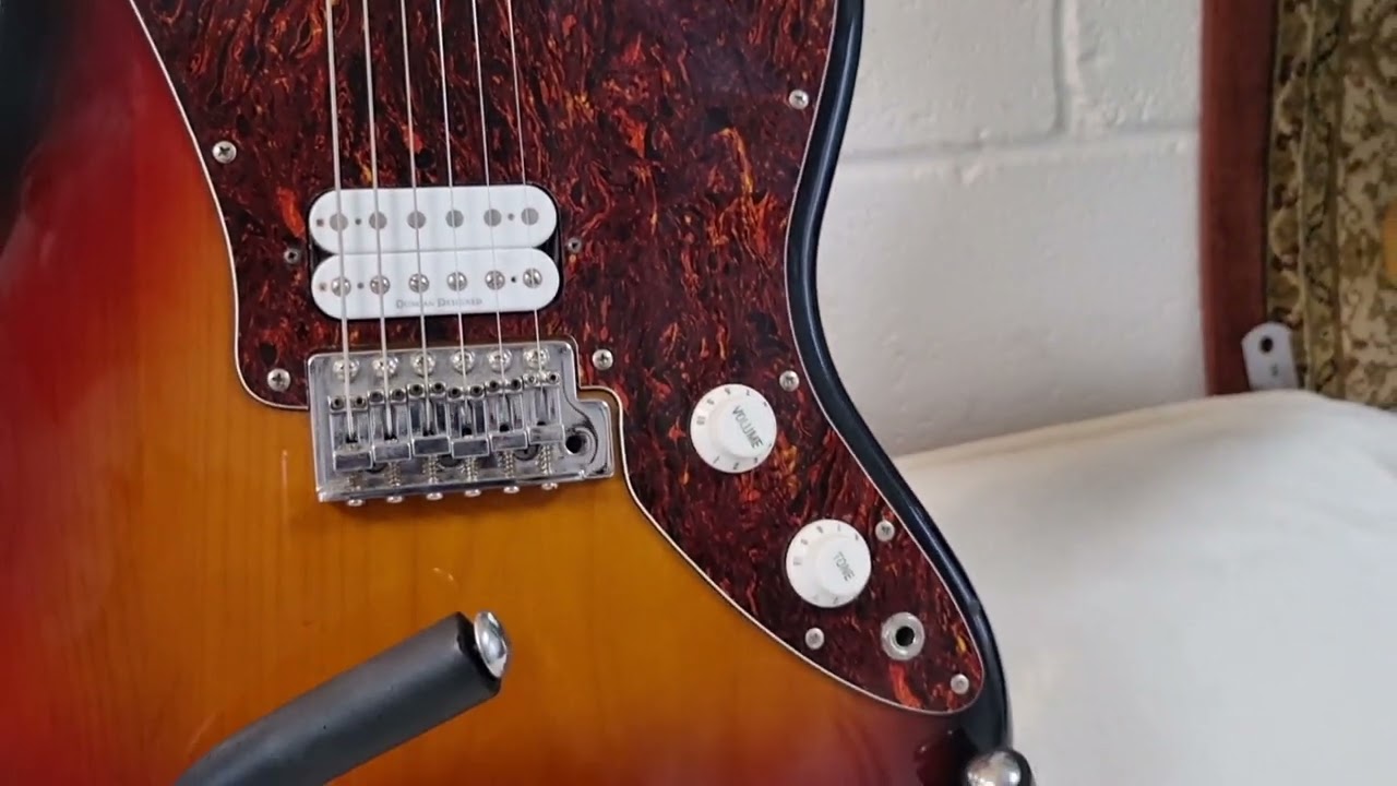 Fender Squier Standard Jagmaster - YouTube