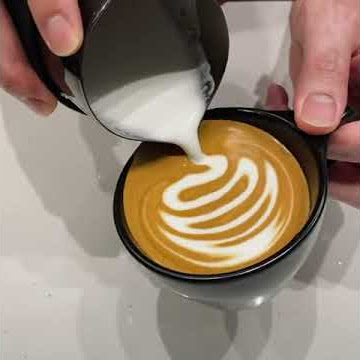 The easiest way to draw slow rosetta on a coffee latte