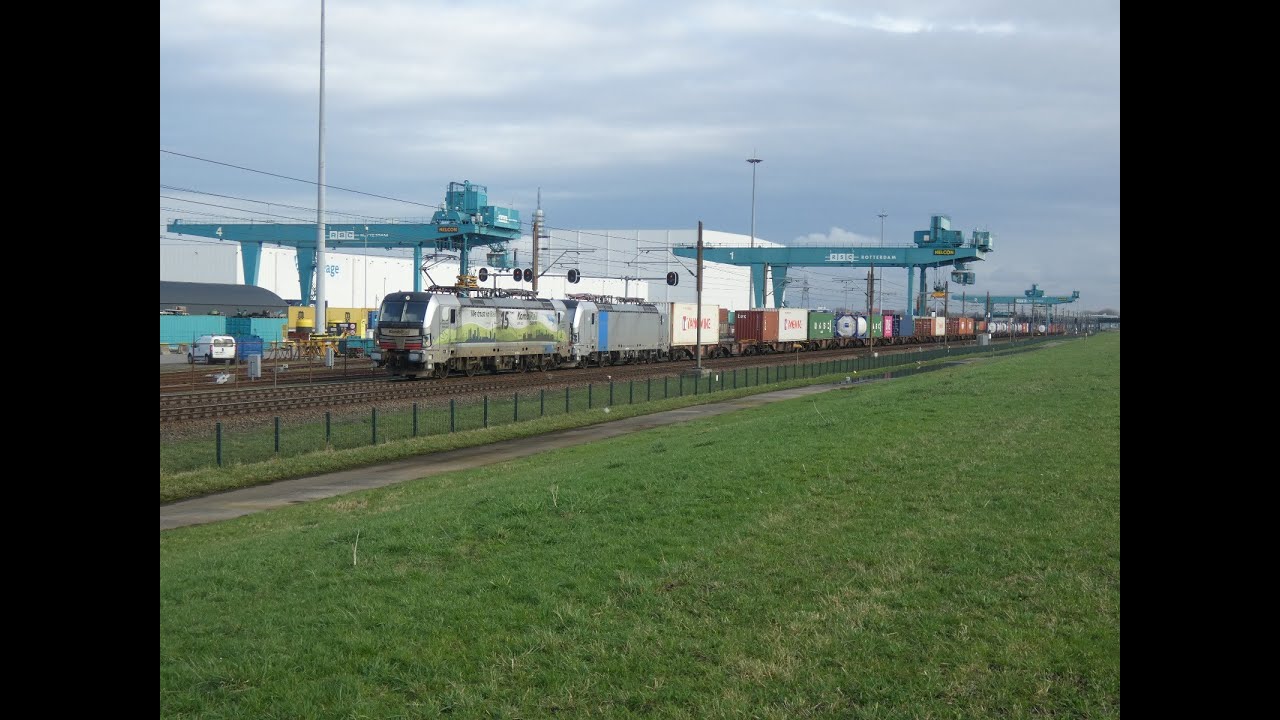 Treinen in de Waalhaven!