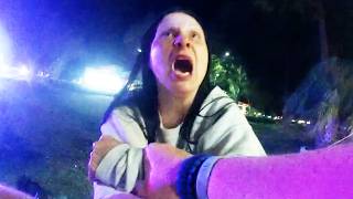 Download Lagu Ze had een makkelijke uitweg, koos ervoor om DIT te doen om in plaats daarvan een politieagent te... MP3