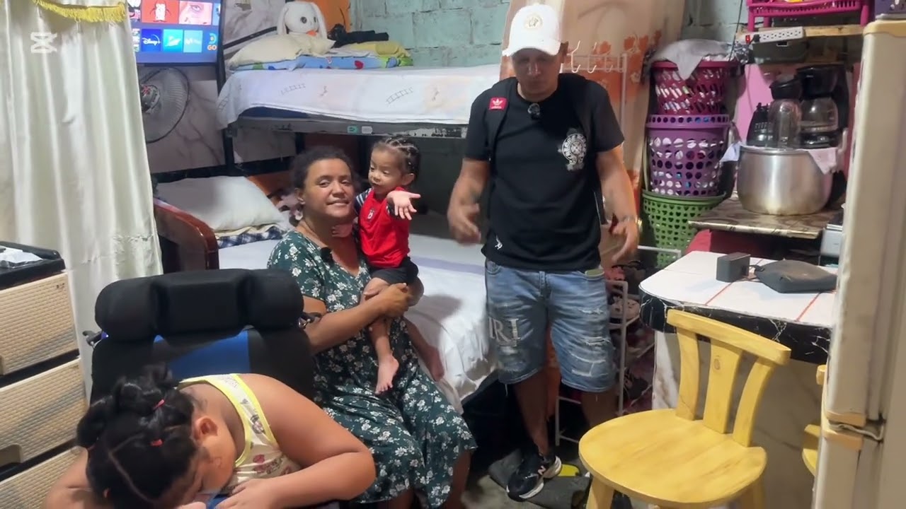 Haciendo una labor social /mario el chocolatero