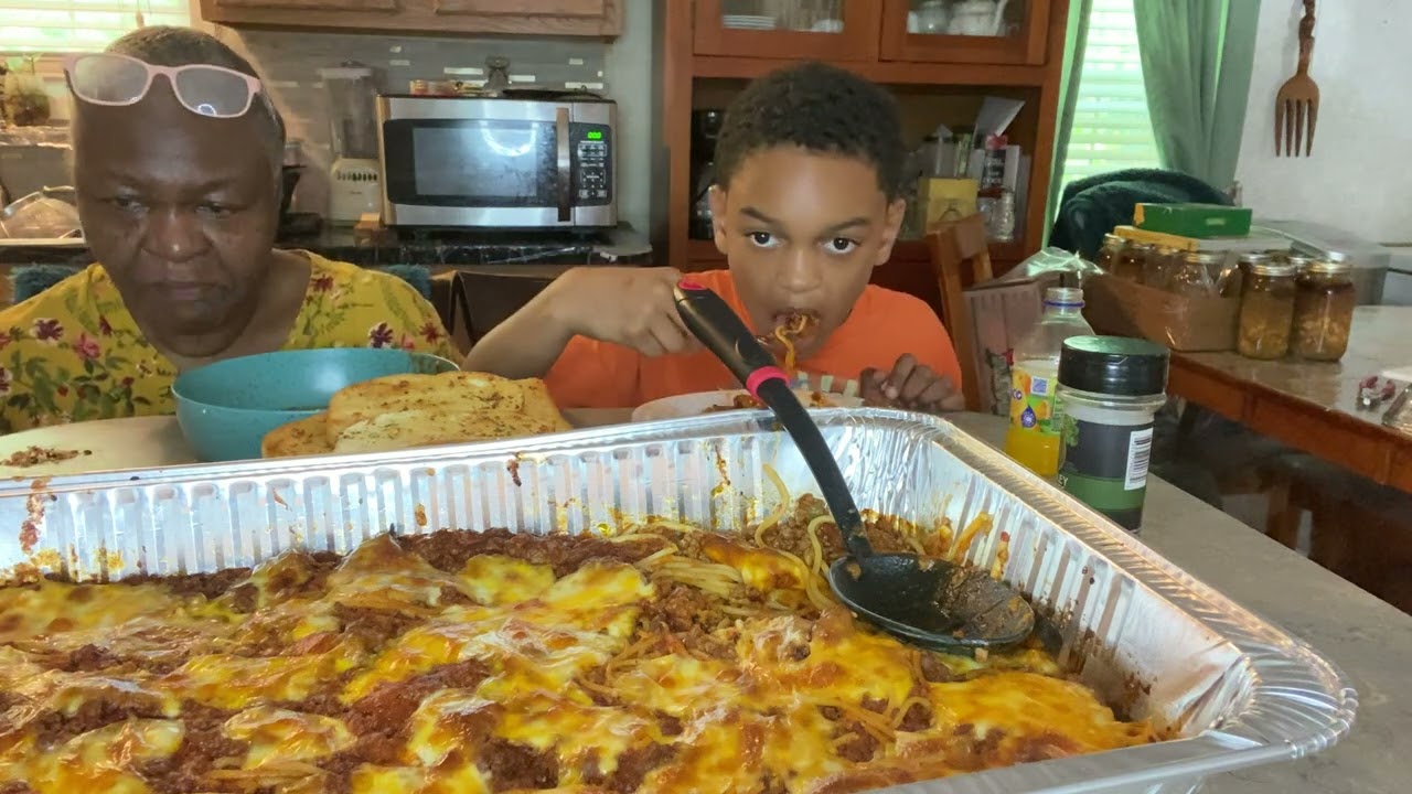 Garlic bread and Spaghetti