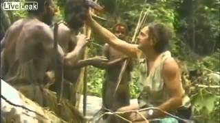 Primer contacto de la tribu Toulambi con el hombre blanco!!